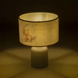 MOON 204-0023 Παιδικό Eπιτραπέζιο Φωτιστικό Πορτατίφ Μονόφωτο 1 x E27 IP20 Πολύχρωμο Ύφασμα με Λευκό Πλαστικό - Μ24 x Π24 x Υ32cm