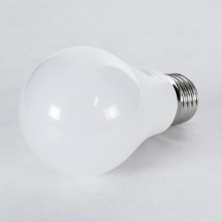 GLOBE 60046 Λάμπα E27 A60 LED 10W 970lm 260° AC 220-240V IP20 Φυσικό Λευκό 4500K Dimmable - Lumileds SMD Chip - Λευκό Γαλακτερό - Μ6 x Π6 x Υ11cm - 3 Χρόνια Εγγύηση